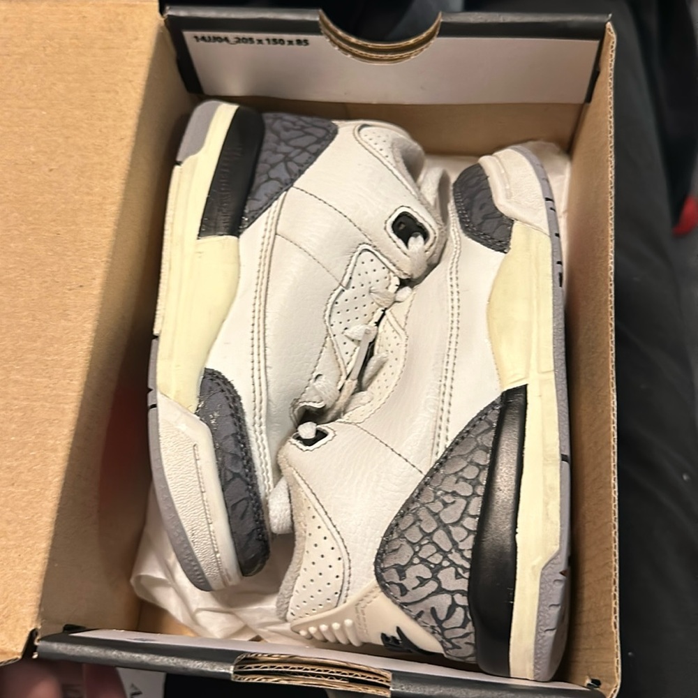White Black Gray Red Retro 3
